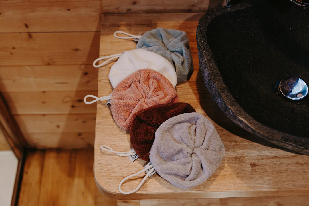 Accessoires bain et douche – serviettes bambou, fleurs de douche, paréos – Poule House