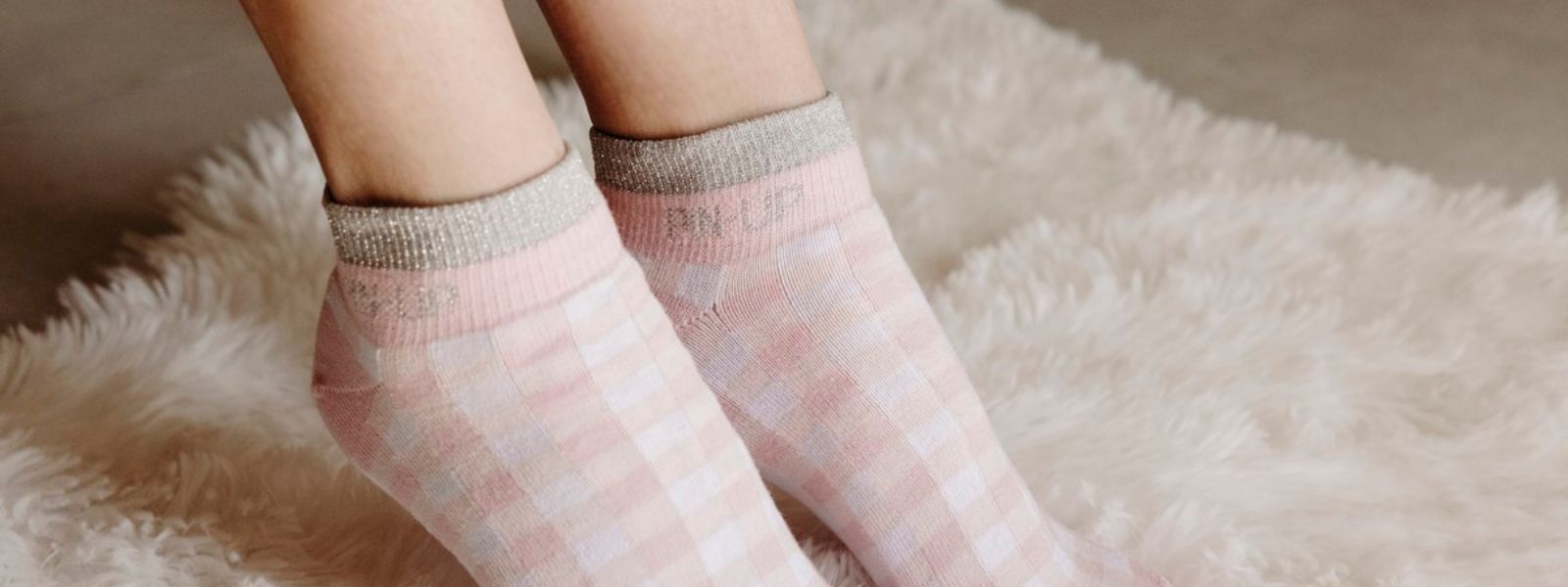 Chaussettes à message hautes ou sneakers avec paillettes