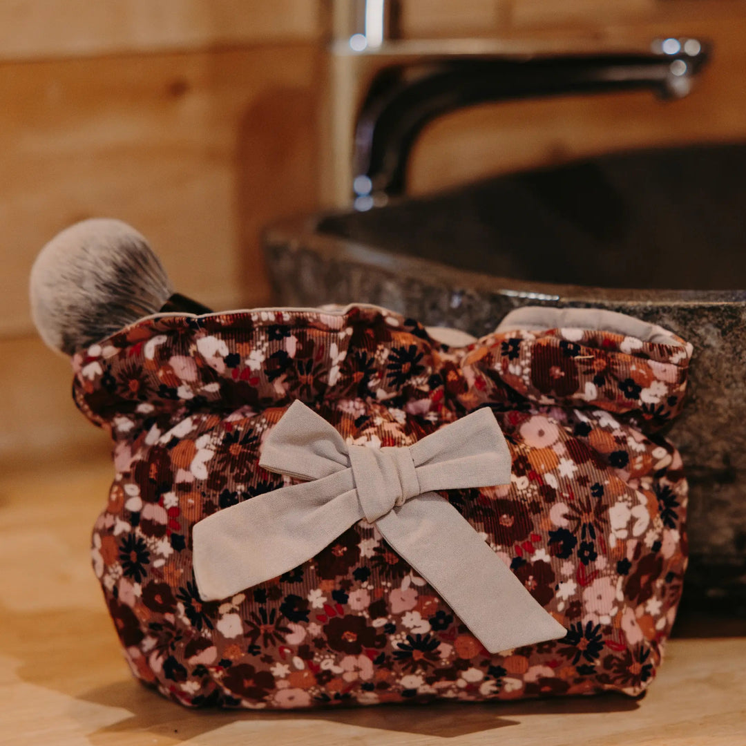 Lifestyle trousse maquillage velours à nœud mille raies fleurs mocha - Poule House