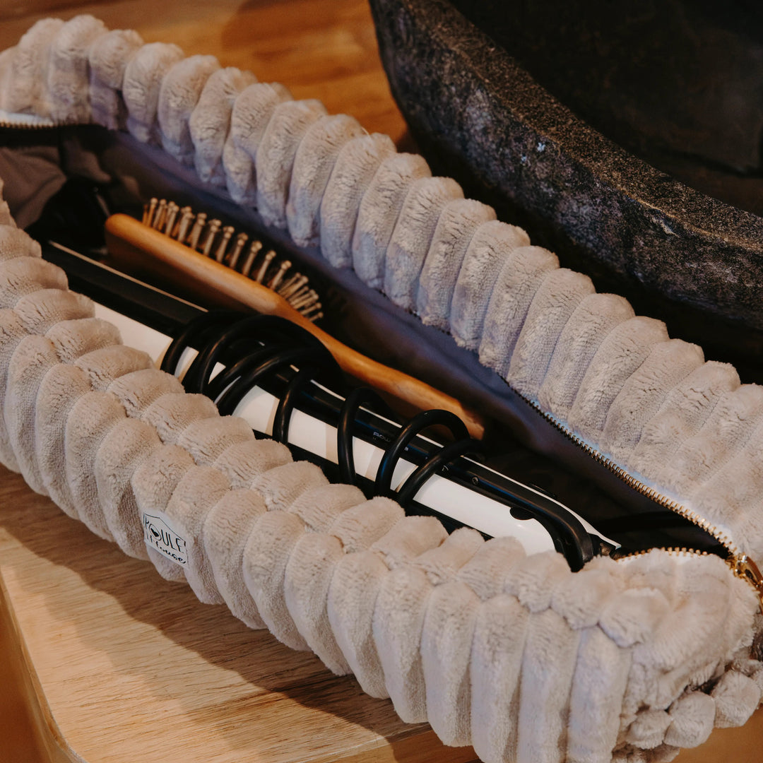 Détail tissu minky matelassé galet – trousse Manon