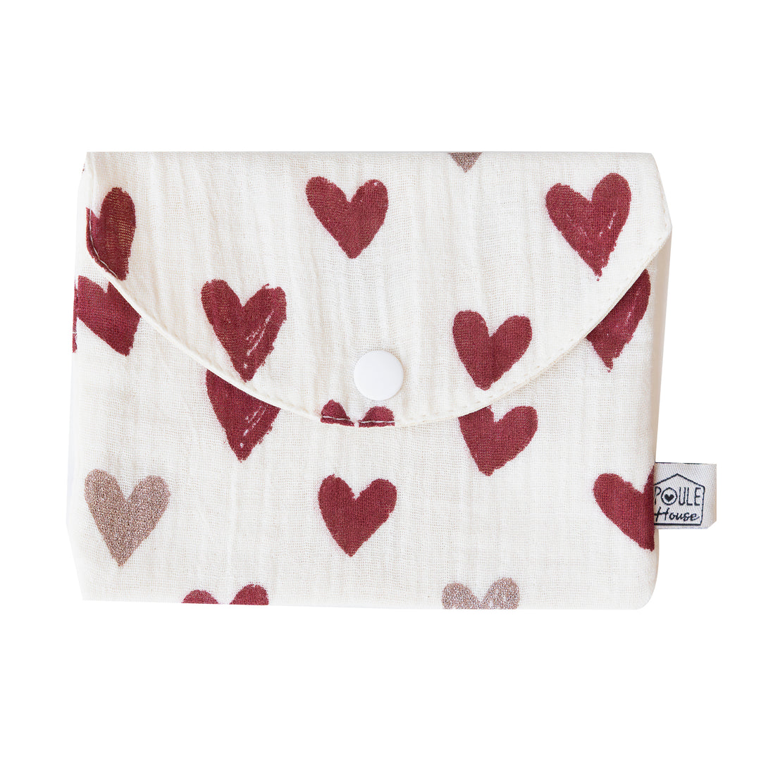Pochette à savon imperméable cœurs bordeaux fermée – Poule House