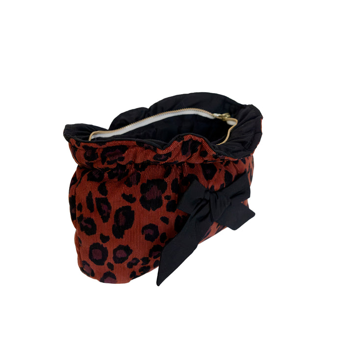 Trousse velours nœud mille raies léopard ouverte – rangement maquillage
