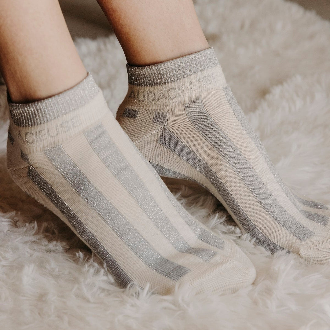 Chaussettes sneakers fantaisie lurex "AUDACIEUSE" – rayures grises