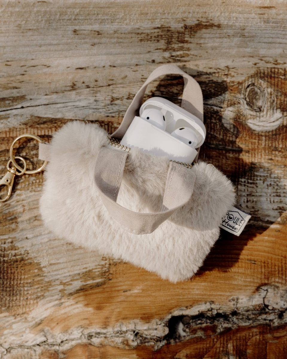 Lifestyle étui pour écouteurs : mini sac fourrure beige - Poule House