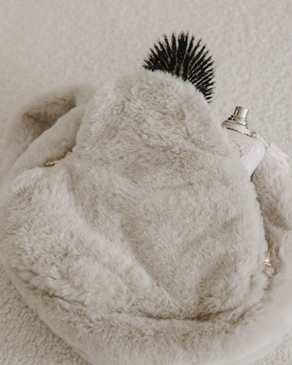 Zoom vanity cœur fausse fourrure Valentina  angora galet - Poule House