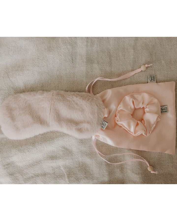 Zoom masque de sommeil et chouchou en satin rose - Poule House