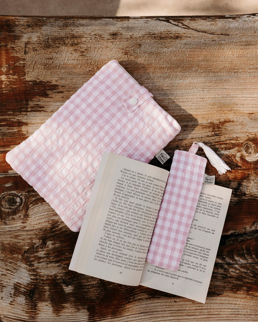 Lifestyle pochette à livre de poche + marque-page vichy rose - Poule House