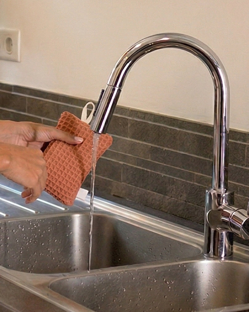 Lifestyle éponge lavable double face terracotta - Poule House