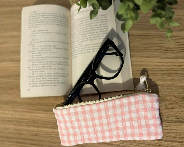 étui lunettes motif vichy rose