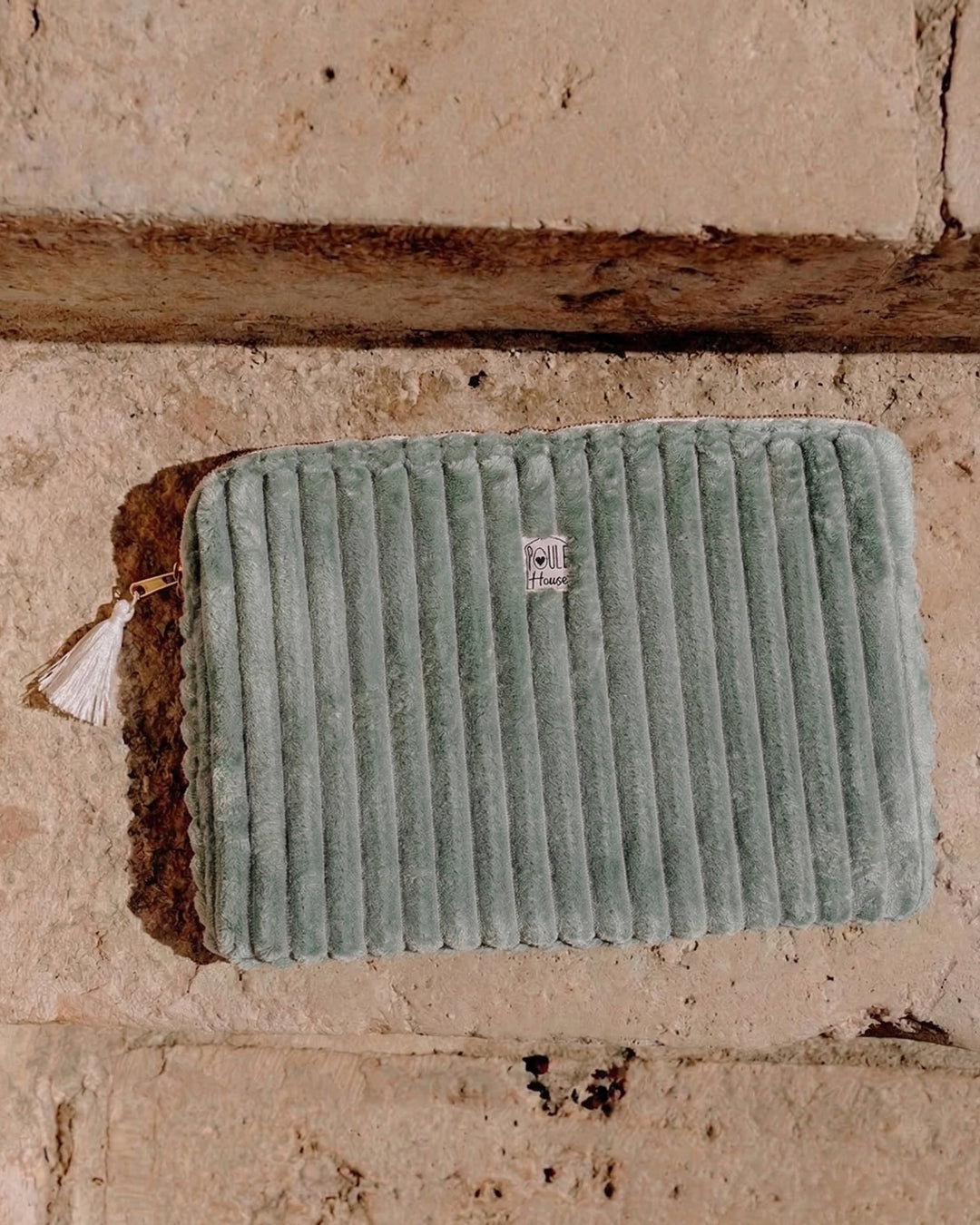 Lifestyle pochette tablette minky sauge Taille M - Poule House