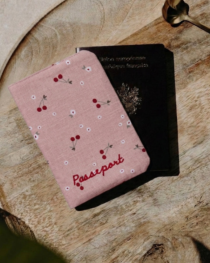 Lifestyle protège-passeport imprimé cerises - Poule House