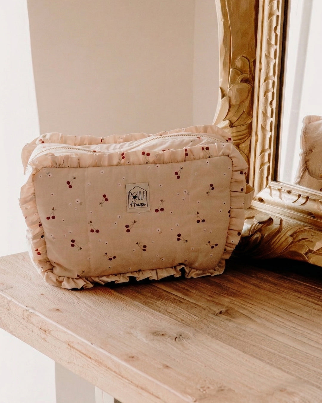 Lifestyle grande trousse de toilette à froufrou Marylou cerises - Poule House