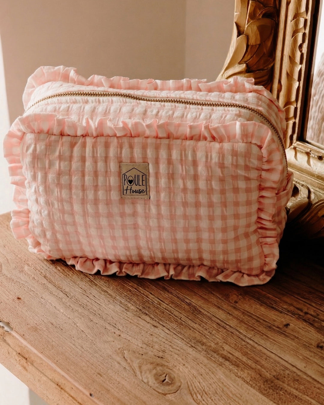 Lifestyle grande trousse de toilette à froufrou Marylou vichy rose - Poule House