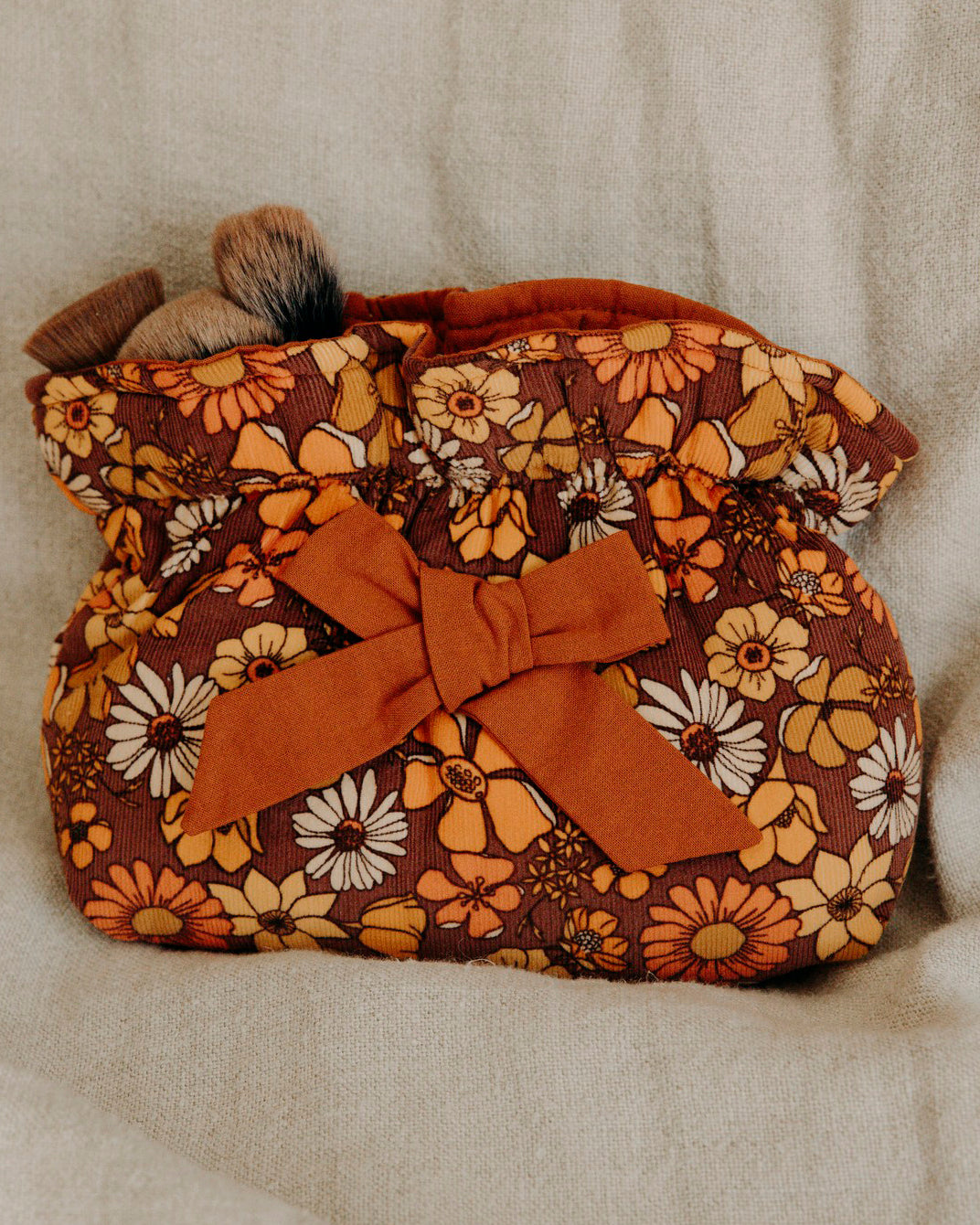 Lifestyle trousse maquillage velours à nœud seventies - Poule House